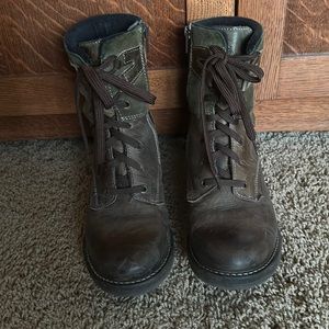 Women’s Dromedaris Olive Boots size 39/8.5